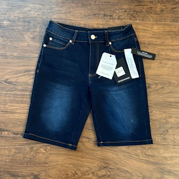 NWT Tahari Rayon Denim Abigail Mid-rise Bermuda Shorts size 6/28. - Picture 2 of 7